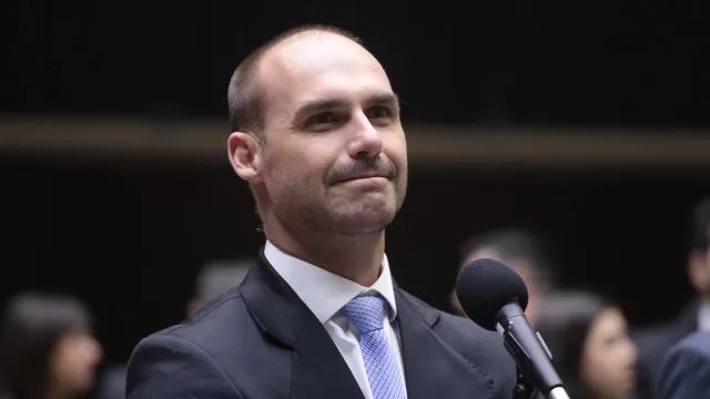 Eduardo Bolsonaro posta críticas a Michelle e elogios a Flávio após crise familiar