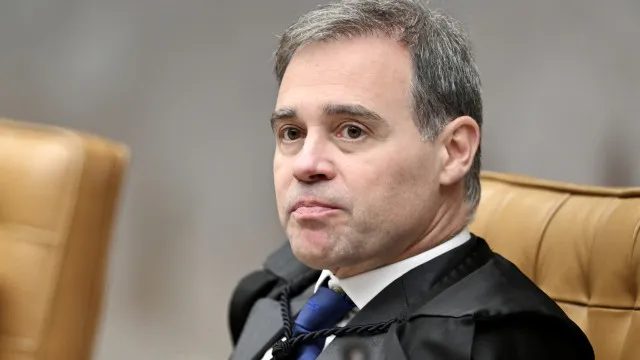 Gilmar Mendes critica erro de Mendonça em caso de delação no STF
