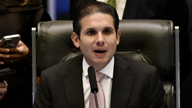 Hugo Motta expressa descontentamento após apoio de Lula a rival familiar