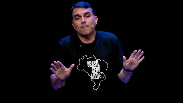 Flávio Bolsonaro defende Neymar em resposta a Lula nas redes sociais