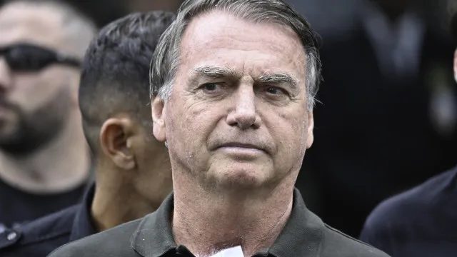 Joias sauditas dadas a Bolsonaro ficarão em poder da Receita, decide Moraes
