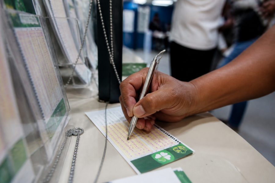 Mega-Sena acumula e prêmio do próximo sorteio pode chegar a R$ 42 milhões