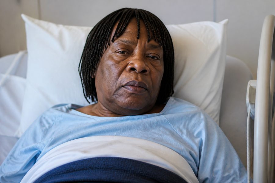 Milton Nascimento é hospitalizado com pneumonia; estado é estável