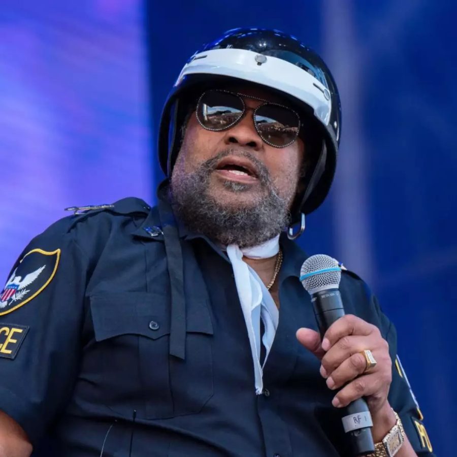 Vocalista do Village People morre aos 74 anos