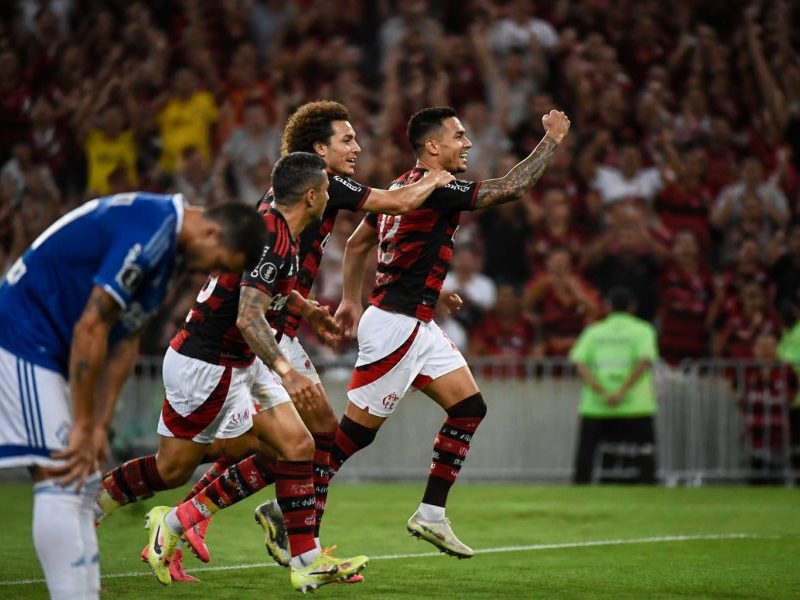 Flamengo avança às quartas da Libertadores ao vencer Cruzeiro